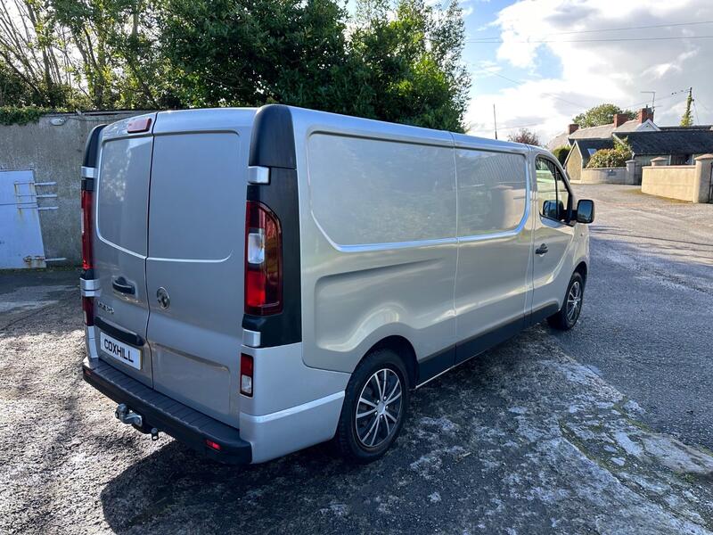 VAUXHALL VIVARO