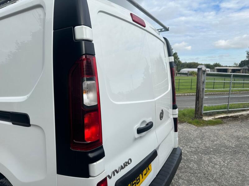 VAUXHALL VIVARO