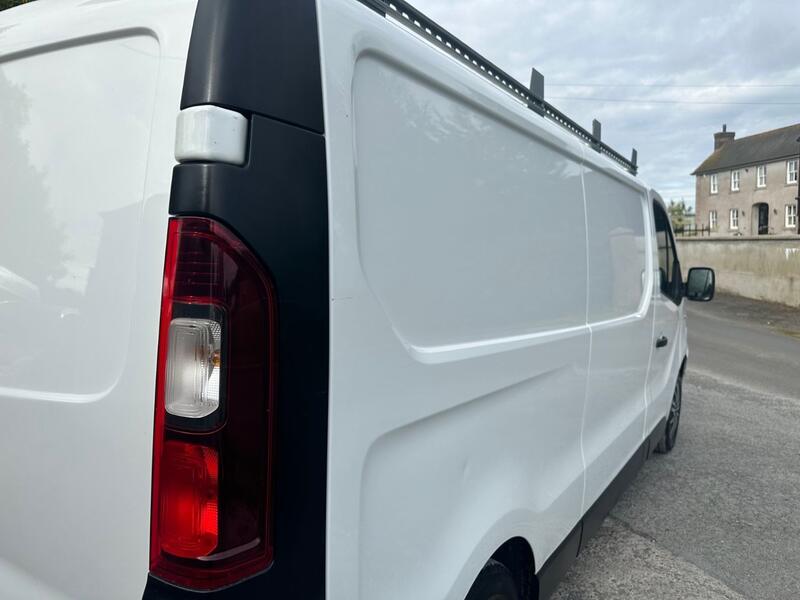 VAUXHALL VIVARO