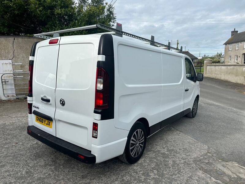 VAUXHALL VIVARO