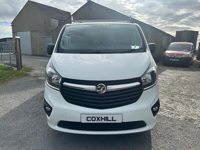 VAUXHALL VIVARO