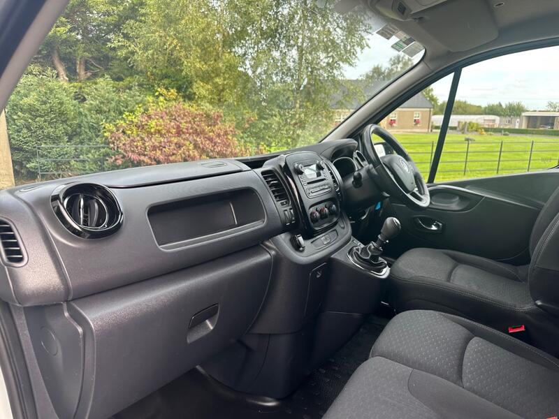 VAUXHALL VIVARO