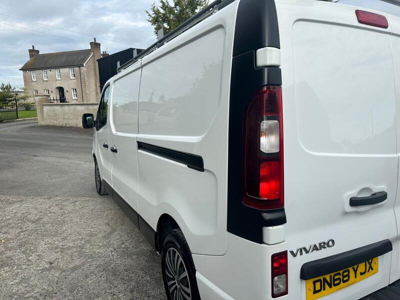 VAUXHALL VIVARO