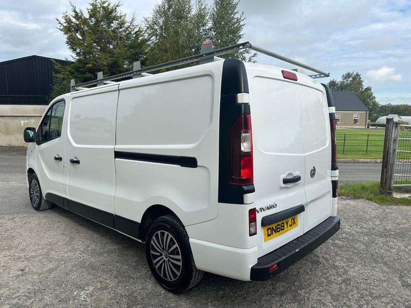 VAUXHALL VIVARO