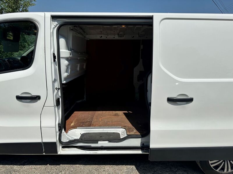 VAUXHALL VIVARO