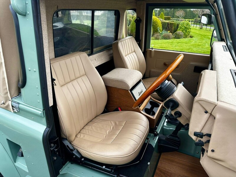 LAND ROVER DEFENDER 90