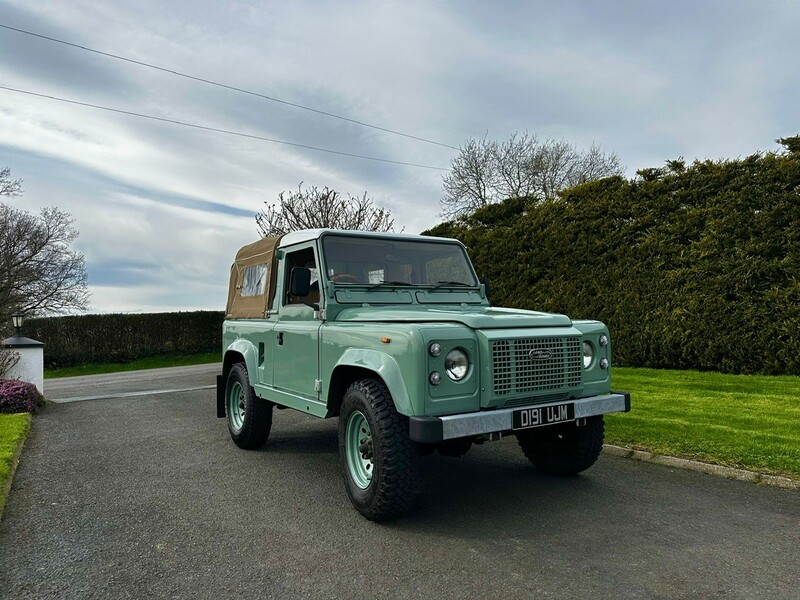 LAND ROVER DEFENDER 90