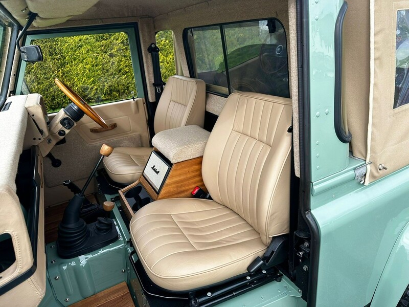 LAND ROVER DEFENDER 90