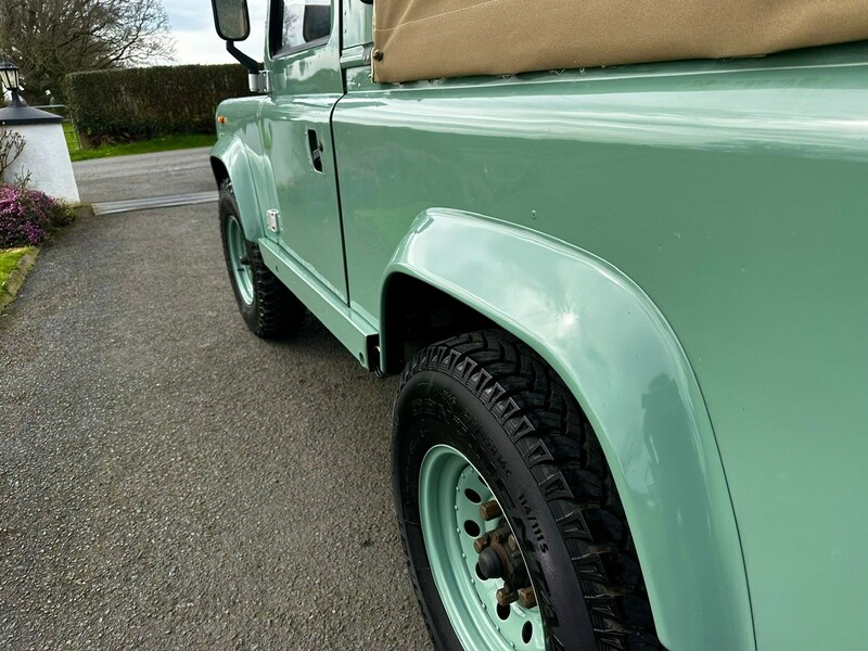 LAND ROVER DEFENDER 90