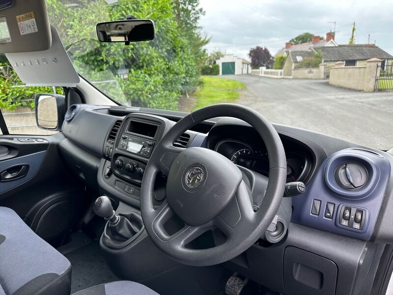 VAUXHALL VIVARO