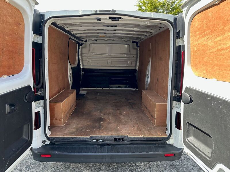 VAUXHALL VIVARO